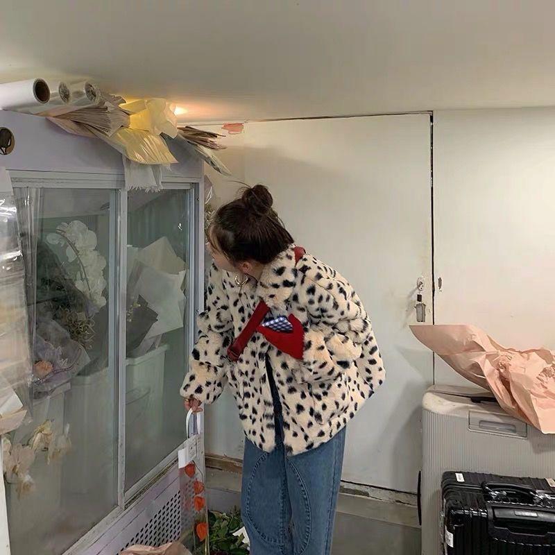 

Новое пушистое пальто с леопардовым принтом, женская зимняя одежда, новое хлопковое пальто из искусственного меха с утолщенными лацканами XL