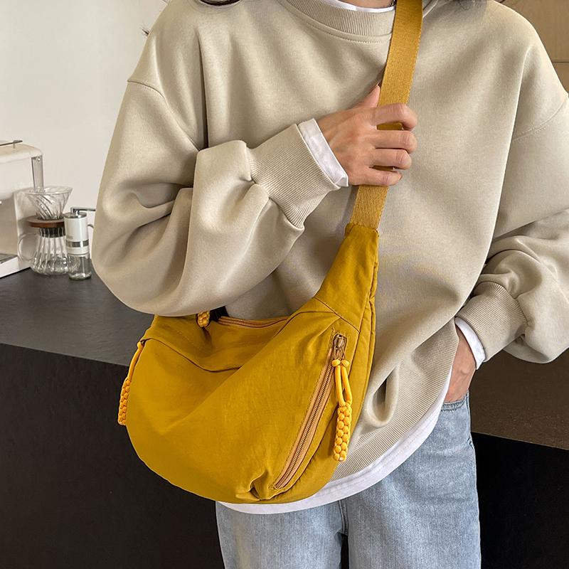 Dámská univerzální lehká crossbody taška 'knedlík' - Velkokapacitní ležérní taška přes rameno
