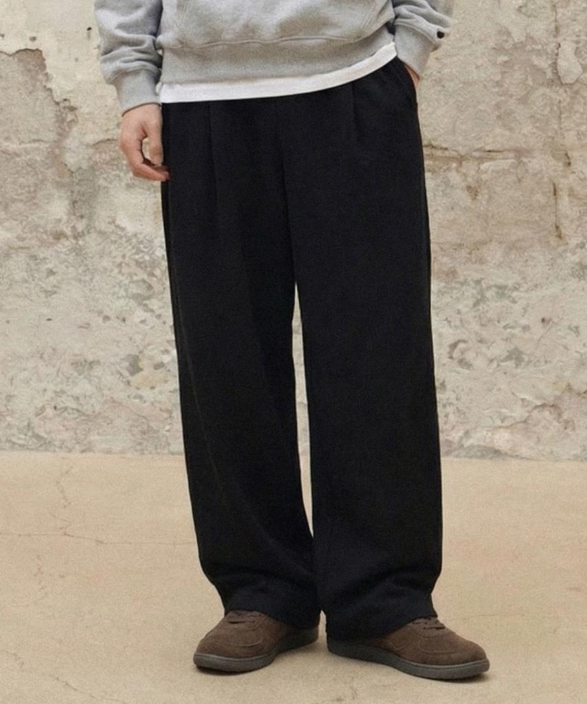 AGOD Single-Pleat Wide Sweatpants [Black]
