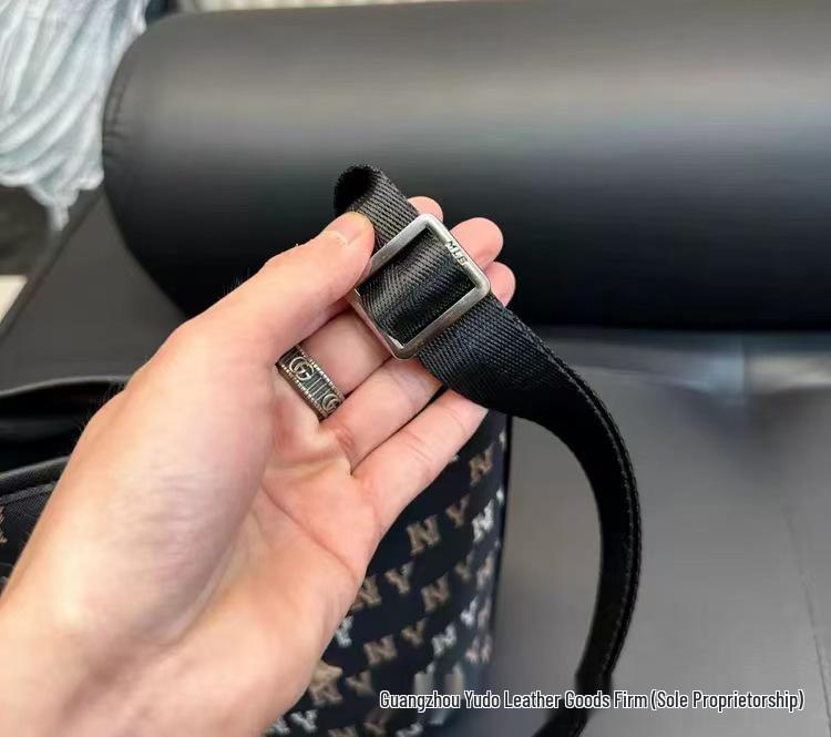 MLB Unisex 2023 Classic Crossbody Bucket Bag - Celebrity Style, Versatile and Casual Shoulder Bag