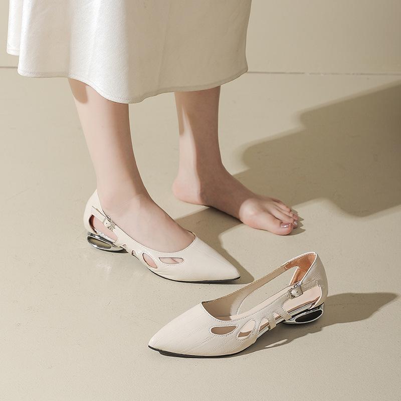 Wear 2025 New Women's Summer Comfortable 100 Hollow Bag Head Retro Style Pointed Sandals French with Thick Heel