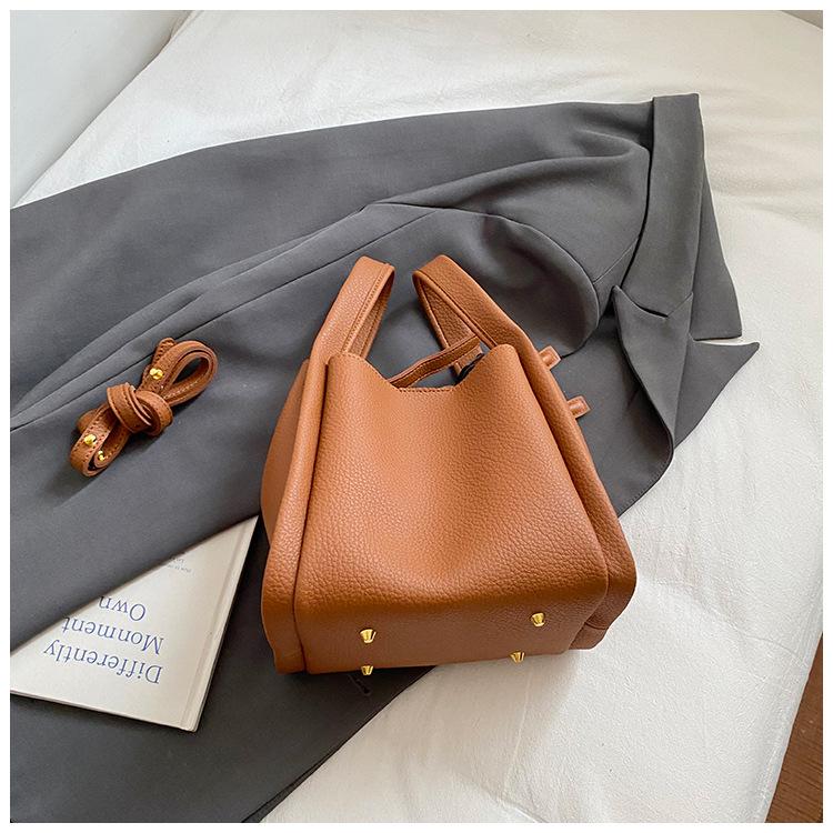 Retro portable bucket bag women's new large-capacity women's messenger bag fashionable versatile high-end shoulder bag trendy