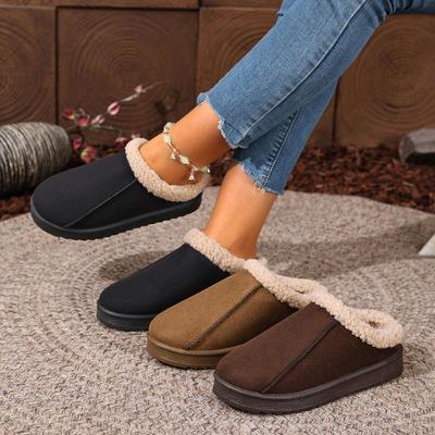 Una persona pigra che indossa stivali da neve Nuove scarpe da donna a punta chiusa Pantofole di cotone con suola spessa
