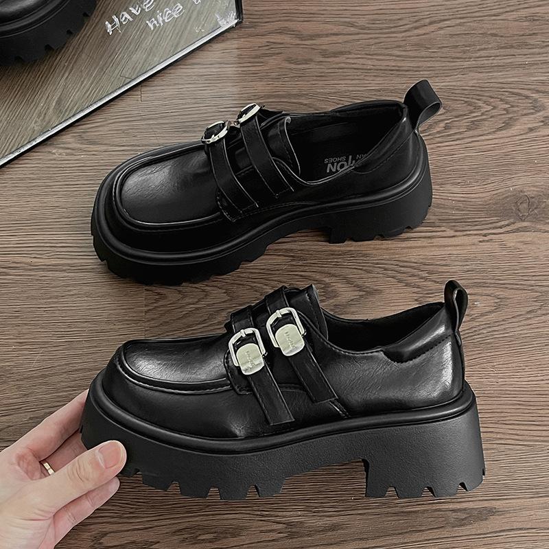 

Туфли женские кожаные на толстом каблуке и платформе белого цвета в стиле ретро 2025 года, новые, весна-осень, с круглым носком, увеличивающие рост, универсальные, с юбкой, одинарные 35 чёрный