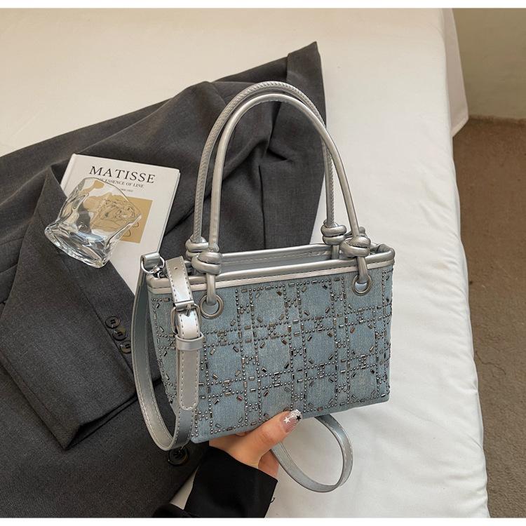 

Сумка в иностранном стиле высокой стоимости 2025 новая популярная сумка-мессенджер с яркими бриллиантами, темпераментная дорожная сумка-ведро, сумка на плечо серебряный