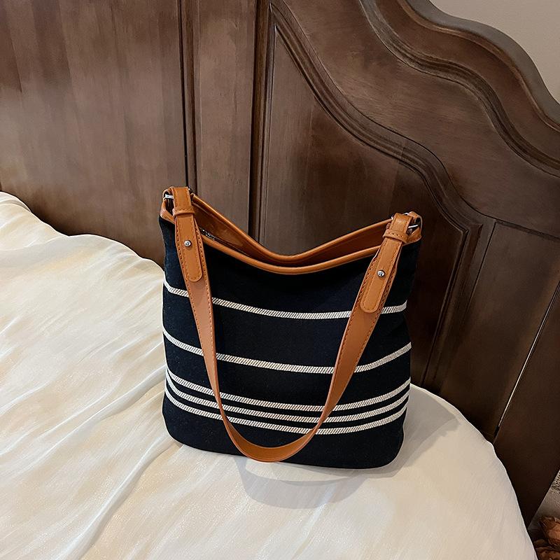 

Korean version of casual underarm bag women s 2025 new striped canvas bag large capacity one-shoulder crossbody bucket bag синій