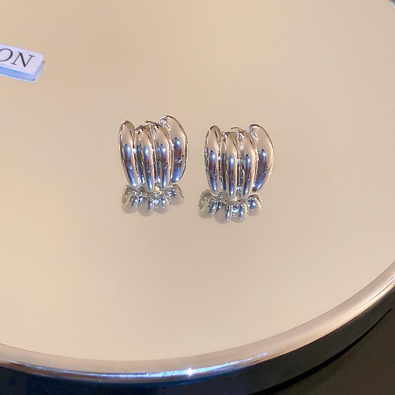 

French Sweet Flower Butterfly Pearl Earrings Fashion Temperament Earrings Versatile Earrings Women