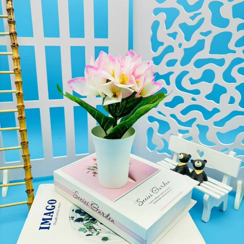 

Маленькие декоративные предметы, такие как треугольная роза, мини-бонсай, искусственные цветы, искусственные зеленые растения и искусственные горшечные растения для украшения темно-розовый