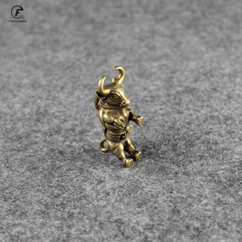 Retro Copper Animal Home Decor Brass Wall Street Bull Figurines Sculpture Car Keychain Pendant Accessories Cow Statue Desk Decor