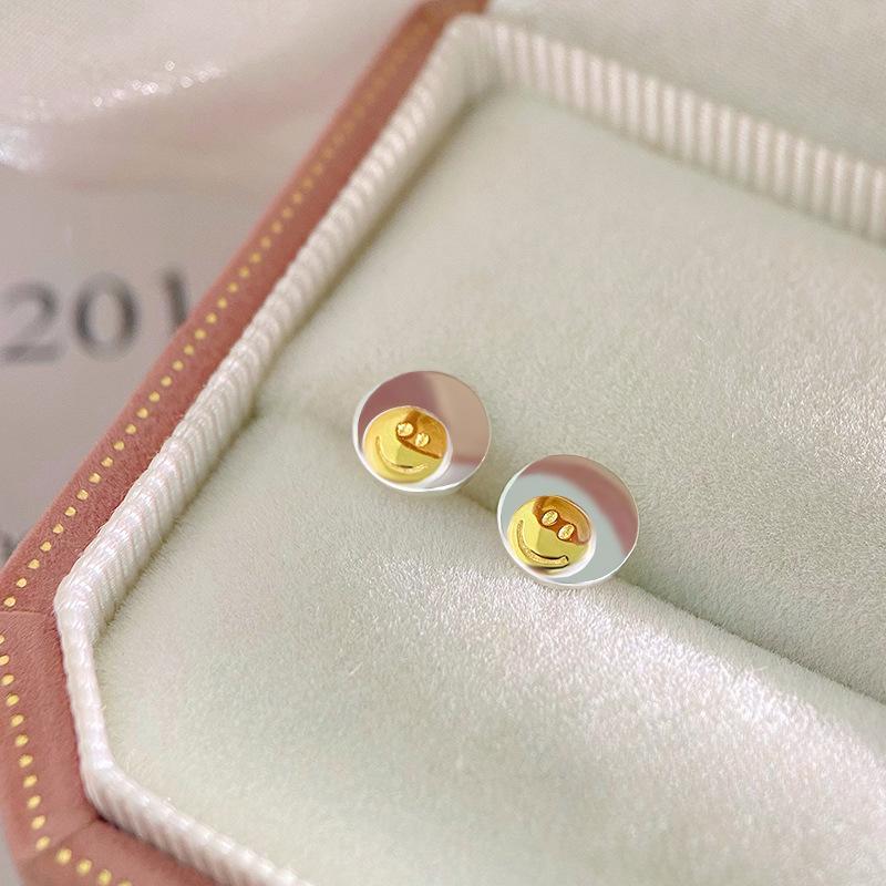 

Cute Round Smiley Earrings Niche Design and Personalized Fashion Earrings