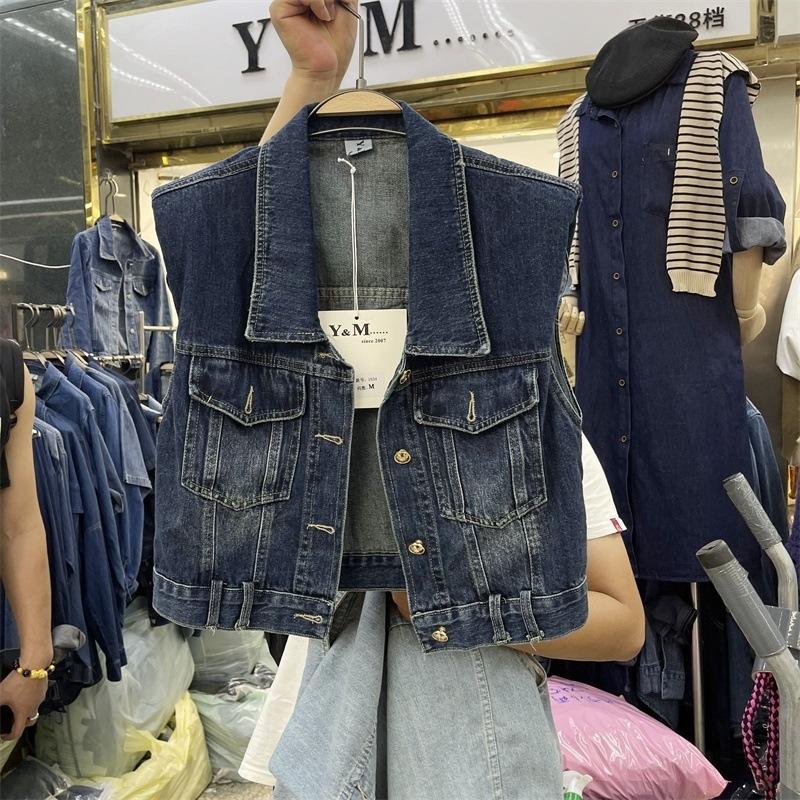 

Trendy Women s High-Waisted Short Denim Vest for Early Autumn – Loose, Slimming Design XL (Recommended weight 60-75 kg) синій