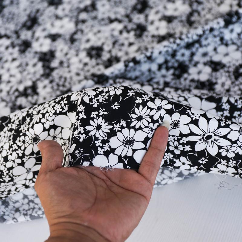 Итальянская черно-белая цветочная хлопковая поплиновая ткань высокой плотности для дизайнерских рубашек