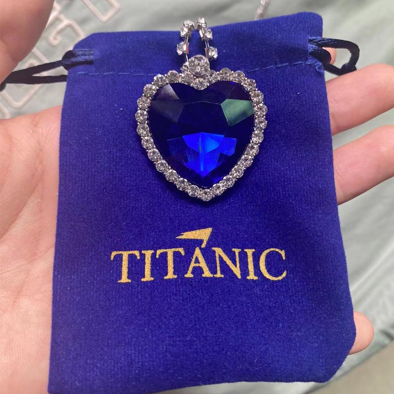 Nuova Collana Ciondolo Cuore d'Oceano Blu Titanic Stile Europeo e Americano Scintillante Moda Zircone Amore Eterno Maglione Rosso Cha