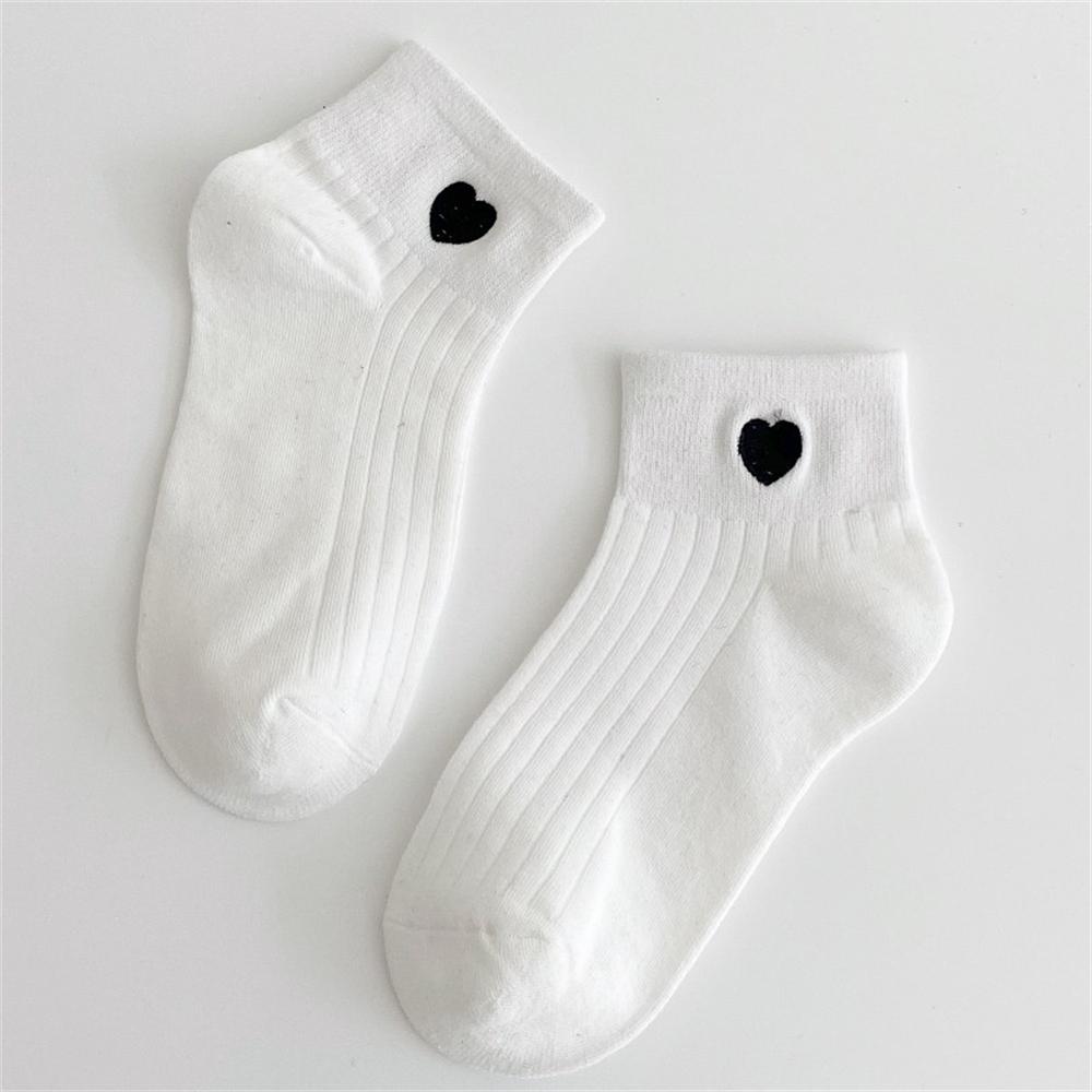 Neue Stickerei Glitzer Niedlich Liebesherz Mond Stern Lächeln Gesicht Weiße Schwarze Socken Weiche Baumwolle Kurze Knöchelsocken Dropshipping