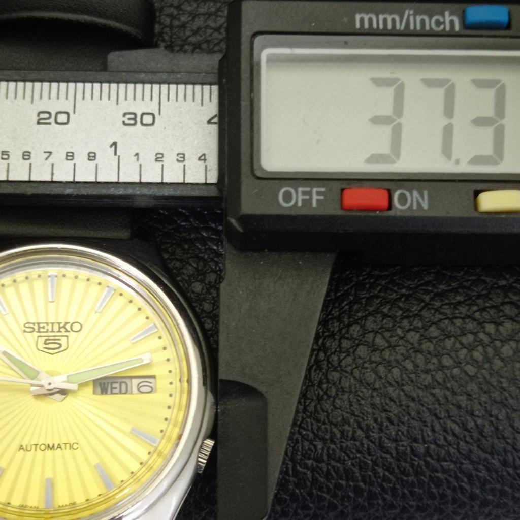 JAPAN 7009A VINTAGE SEIKO 5 AUTOMATIC MENS GOLDEN COLOR DIAL WATCH A701310-5