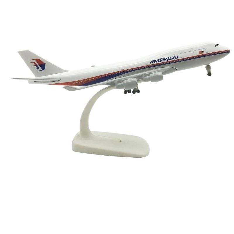 

1/400 20cm Scale Aircraft Model B747 Malaysian Airways Metal Replica Diecast Airplane Toys for Child with Landing Gears Home Decor