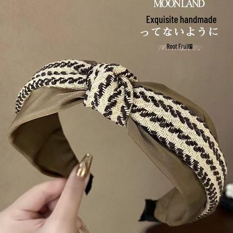 Luxury Autumn/Winter Hairband for Women - Elegant Wide-Brimmed Skull Top Clip for Hair & Face Wash.