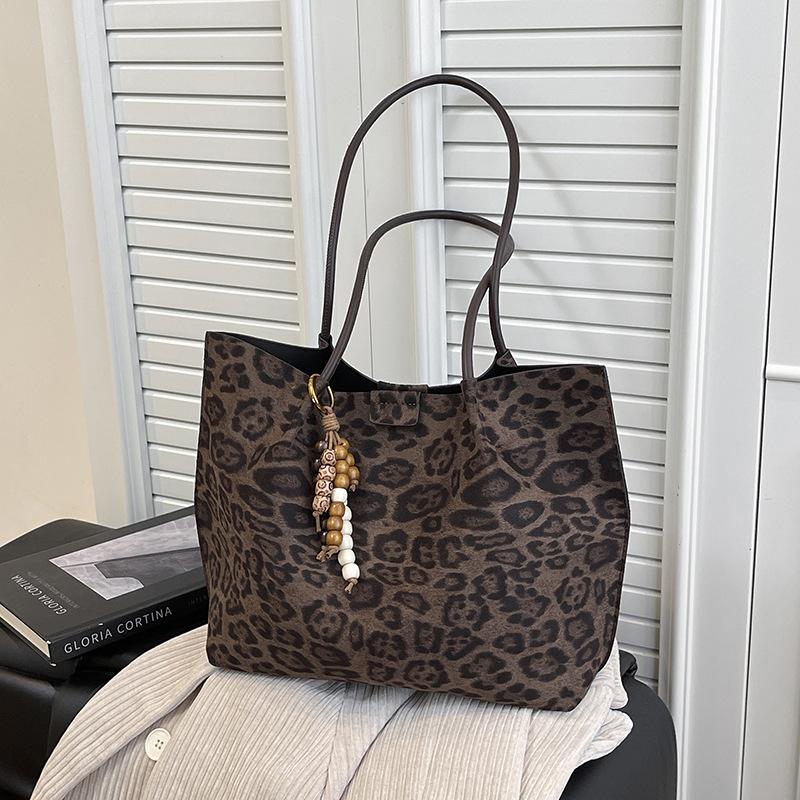 Leopard Print Bag Women's Large Capacity 2025 New Autumn and Winter Retro Shoulder Mother and Child Bag To Work Commuting Armpit Tote Bag