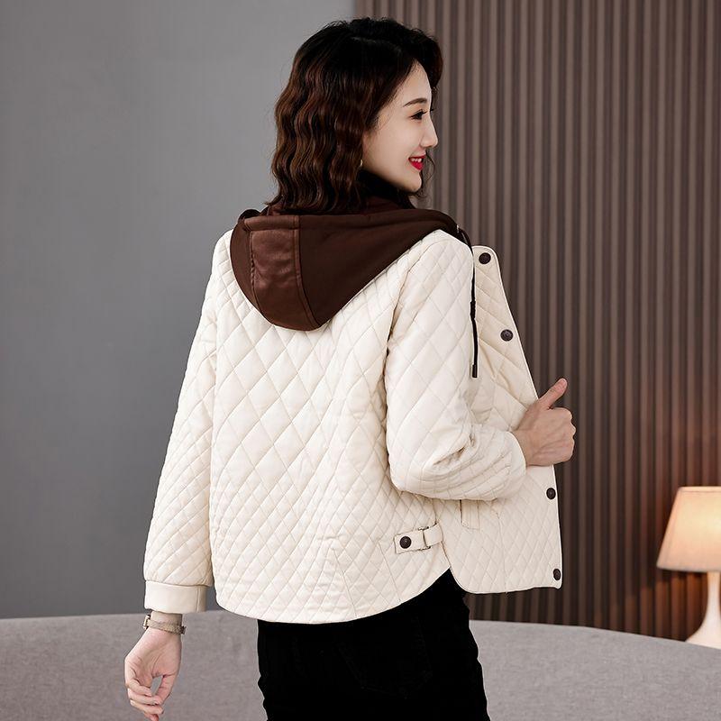 Krátká prošívaná bavlněná bunda s kapucí a šik designem pro ženy