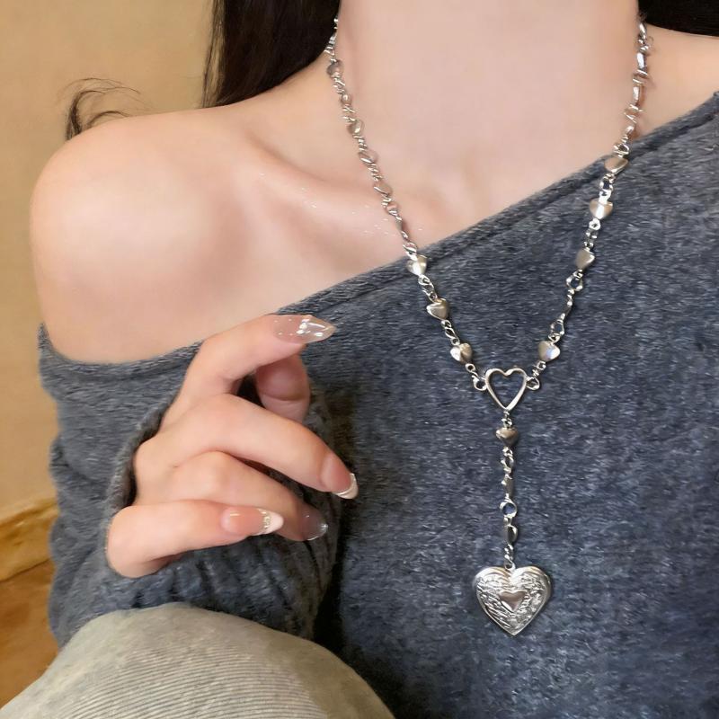 Y2K Retro Carved Necklace Pendant Women Y-Shaped Heart Openable Tassel Necklace Niche Design for Party Daily Wear Jewelry Gifts