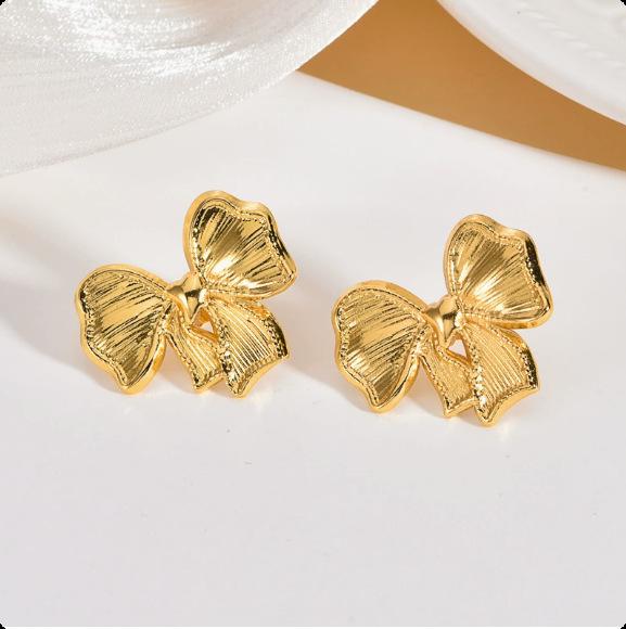 Colorfast Titanium Steel Heart Earrings - Simple, Fashionable, Light Luxury Design for Women