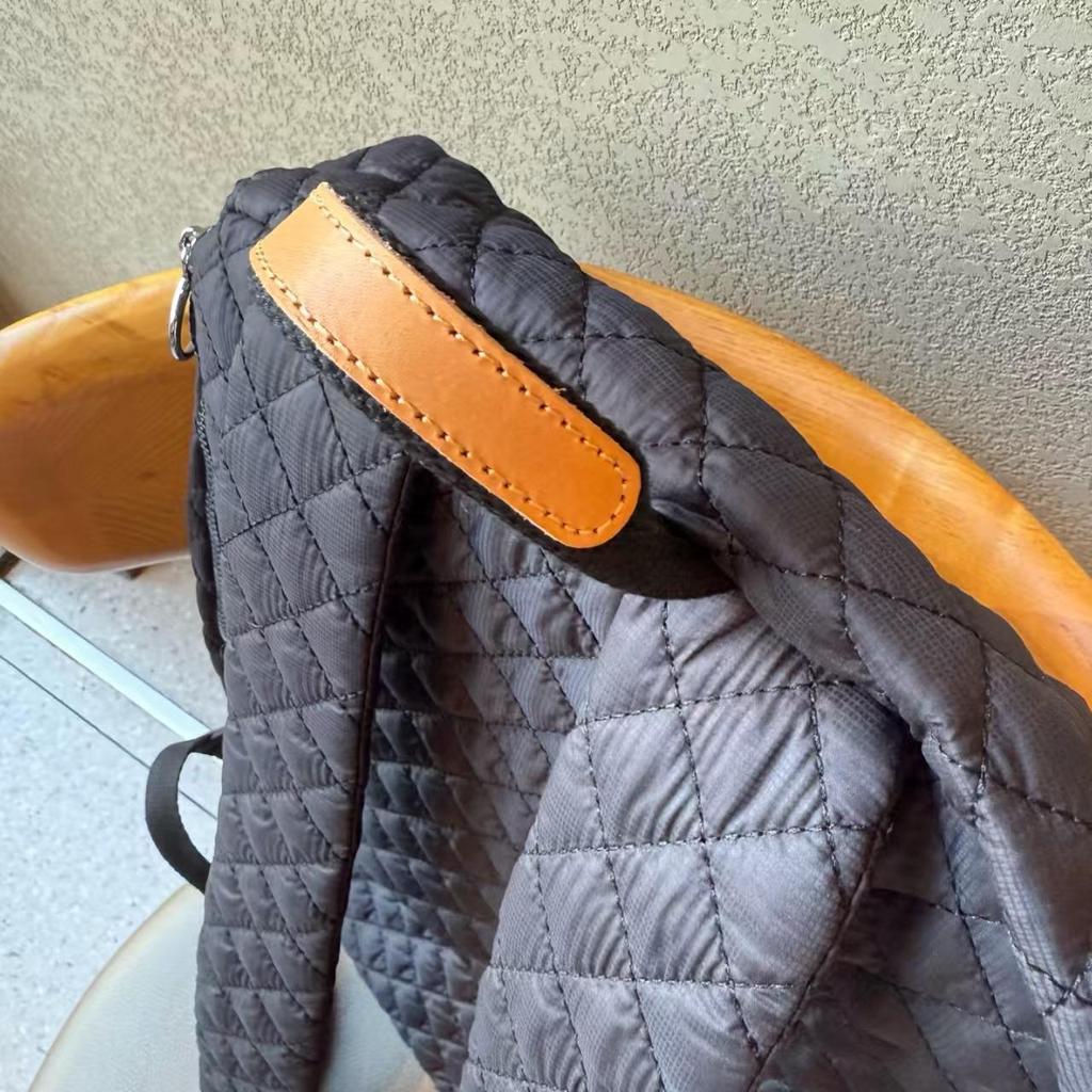 2025 Frühling High-End Diamant-Gitter Pendler-Rucksack: Große Kapazität, klassischer Casual-Stil