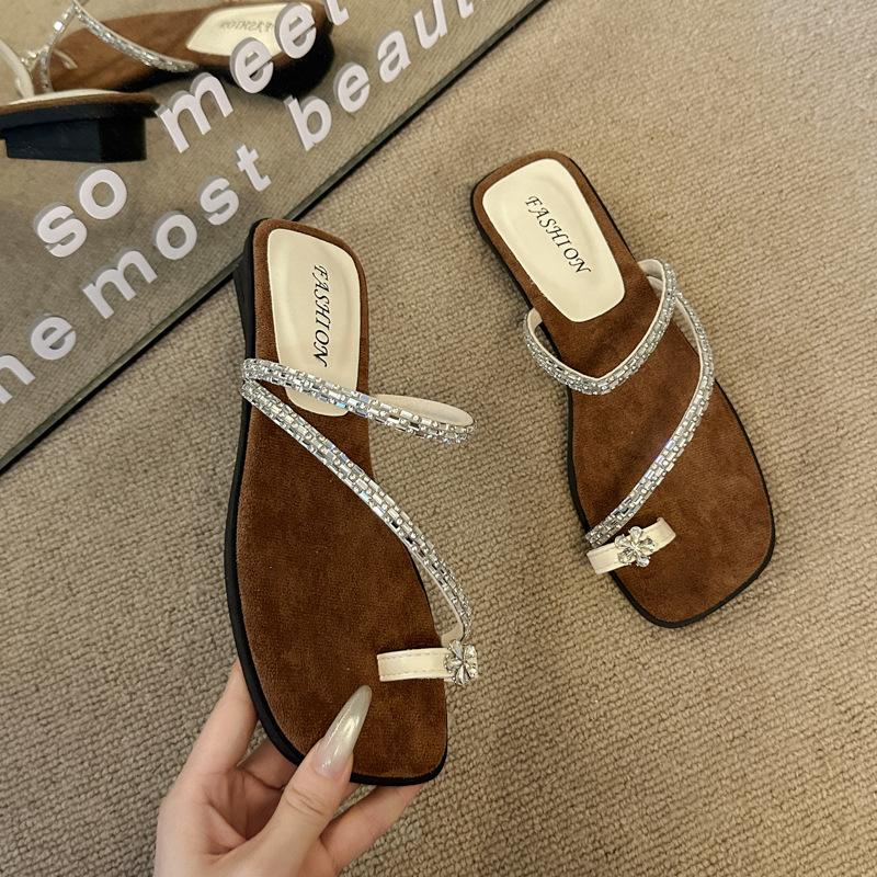 Rhinestone sandals girl wearing fairy wind slippers 2025 new summer French one-word cool slippers breathable
