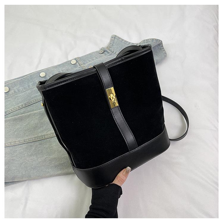 

Retro casual armpit bag women s 2025 new Korean version trendy fashion bucket bag commuter shoulder messenger bag чёрный