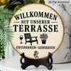 2D Flat, 1pc Aluminum Metal Sign, Welcome Patio German Quote Wall Decor for Porch or Terrace - Perfect Gift Idea In Retro Outdoor Style with Garden