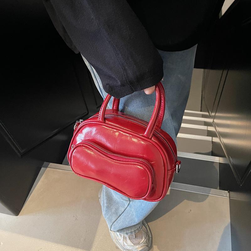 Spring and Summer Super Fire Small Bag Women's 2025 New Fashion Versatile Messenger Bag Premium Portable Bowling Bag