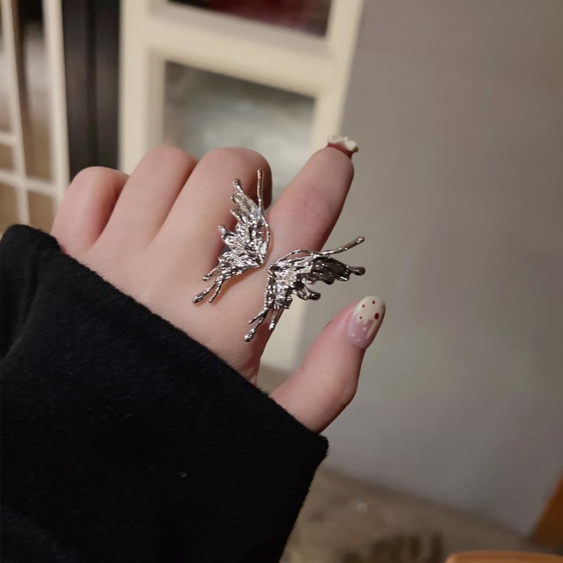

Ins Cool Wind Liquid Metal Butterfly Ring Personalized Niche Design With Adjustable Opening Index Ring opening adjustable