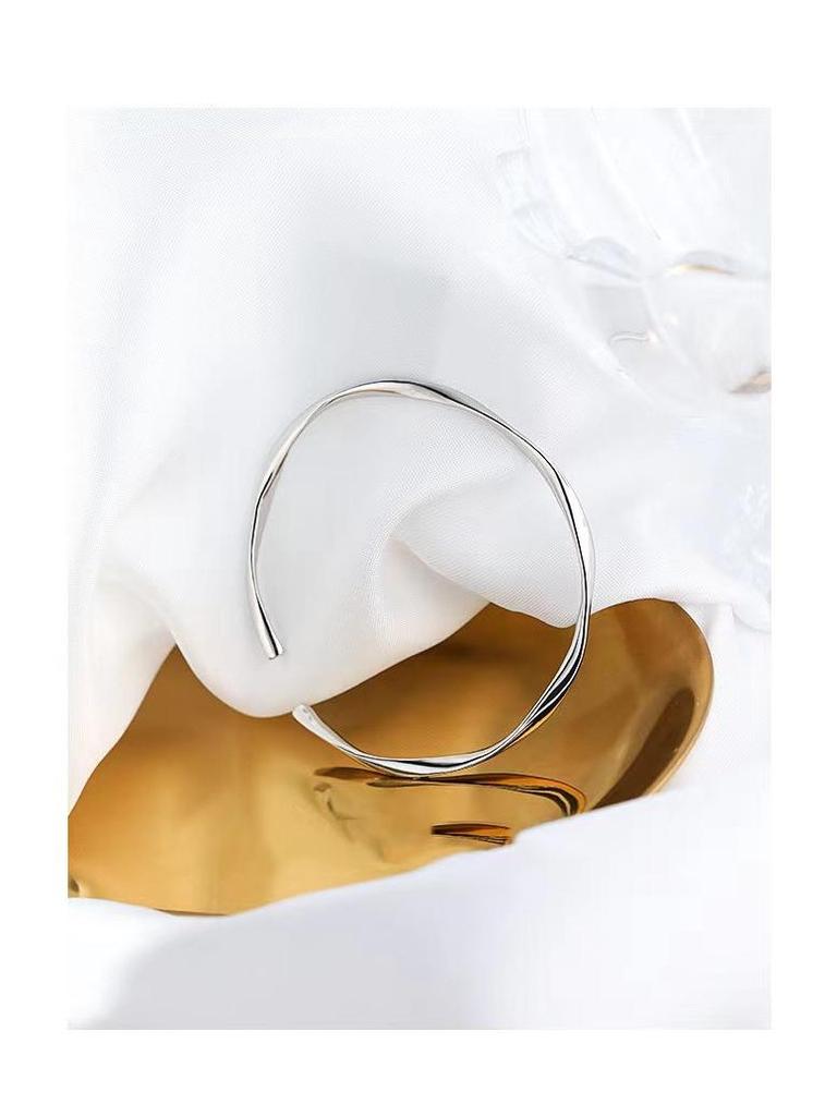 925 Sterling Silver Möbius Loop Bangle - Youthful, Niche Design Women's Bracelet