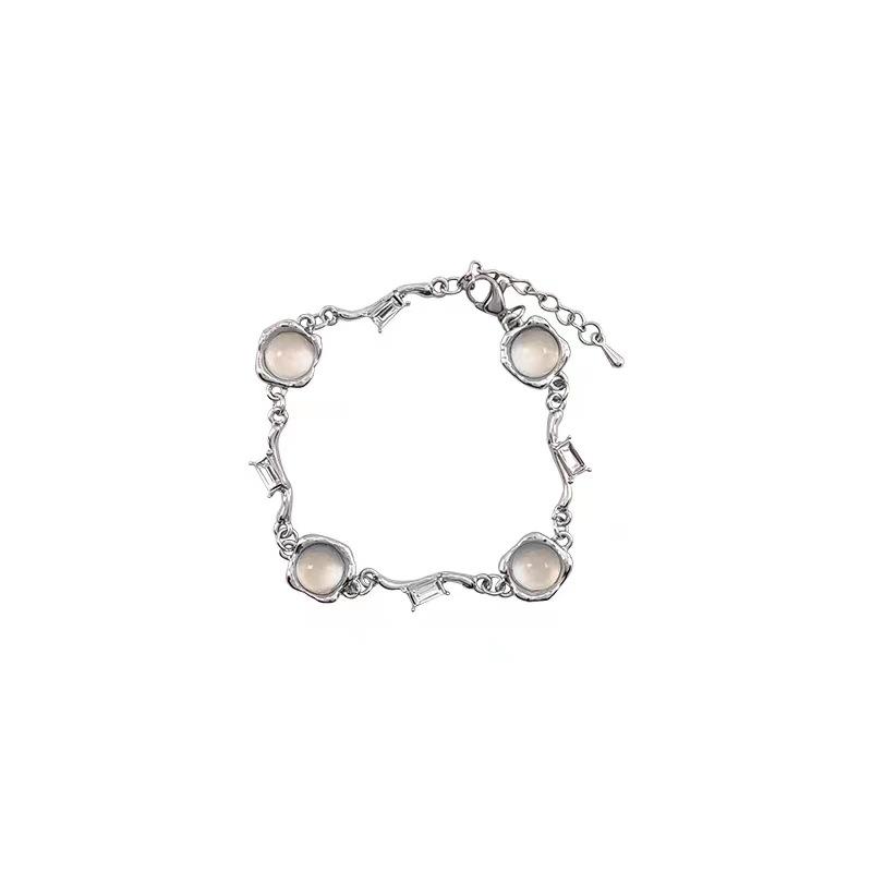 Salzig und süß, super schönes Opalarmband, leichter Luxus für Damen, Nischen-Designgefühl, fortschrittliches kaltes, exquisites Armband.