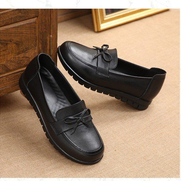 

Мамины туфли мягкая подошва женские удобные одинарные туфли 2025 осень плоские нескользящие для женщин среднего и пожилого возраста кожаные туфли черные рабочие туфли 42 чёрный