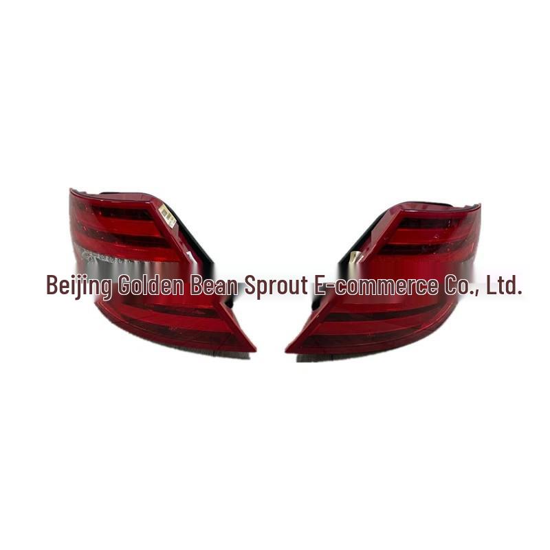 

Mercedes-Benz W204 Rear Brake and Signal Tail Light A2049060703/A2049060603 Neutral