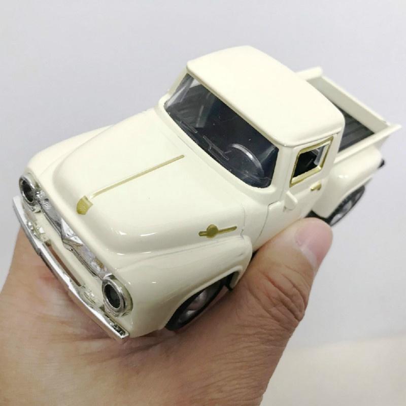 

Детская игрушка Пикап из сплава с двойной открытой дверью и откатным автомобилем Ford F100 Pickup1 1956 года выпуска1:32 бежевый