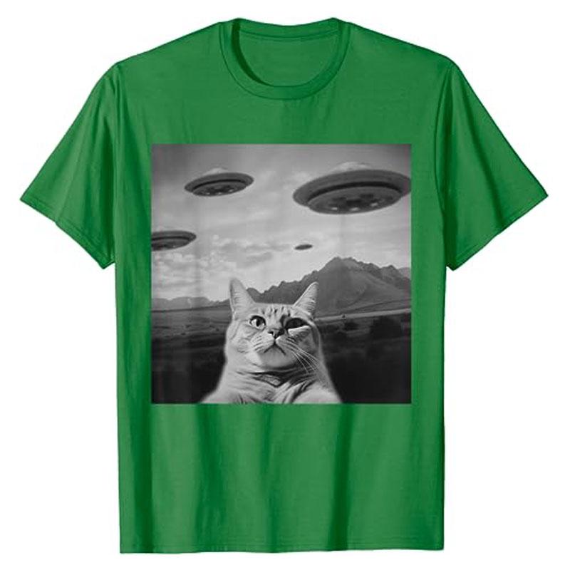 Alien Cat UFO T-Shirt Cat Selfie with UFOs Alien Extraterrestrial UFO Believer Tee Humor Funny Kitty Lover Graphic Outfits Gifts