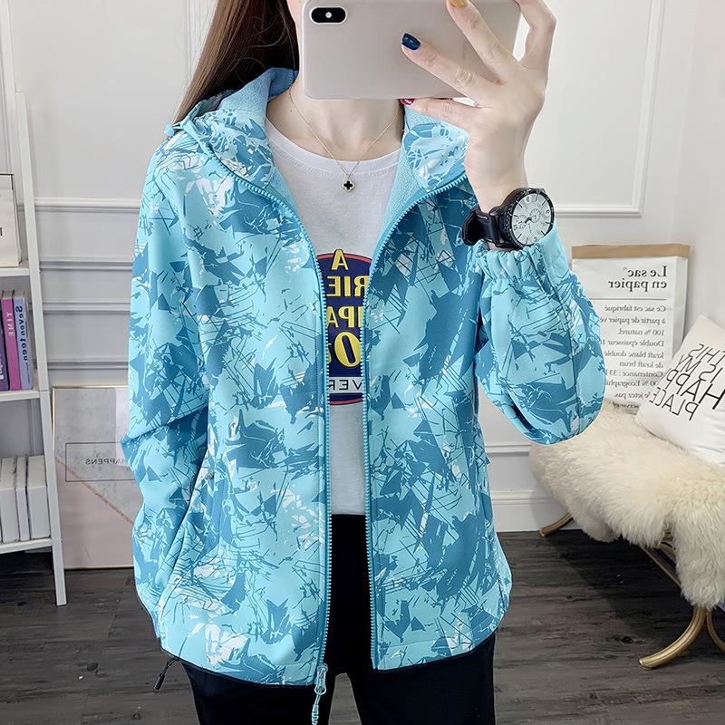 Outdoor Soft Shell Jacket Women's Autumn and Winter Camouflage Windproof Waterproof Breathable Thin Sports Jacket Velvet Warm Long Sleeves