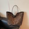 Leopard Print Tote Bag Women's Trendy Large-capacity Casual Shoulder Bag Class Commuter Versatile Handbag