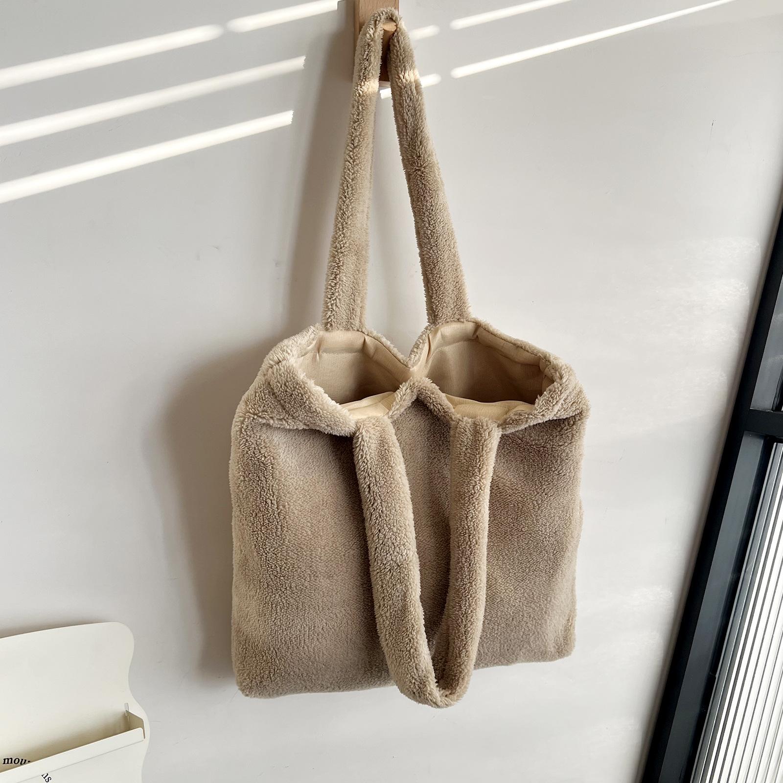 

Плюшевая сумка женская меховая сумка портативная сумка-тоут большая вместимость пушистая 2025 осень и зима новая модная сумка через плечо хаки