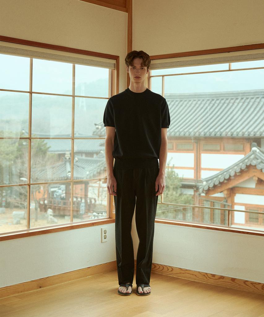 BELLIEF Essential Seersucker Adjust 2-Pleated Relaxed Chino (Black)