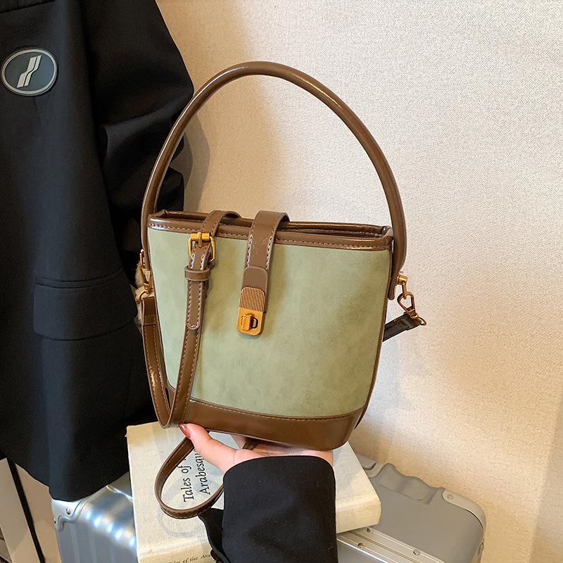 

Популярная оптовая сумка женская 2025 новая мода портативная для выхода на работу популярная на плечо кроссбоди маленькая квадратная сумка 21*10*18 зелёный