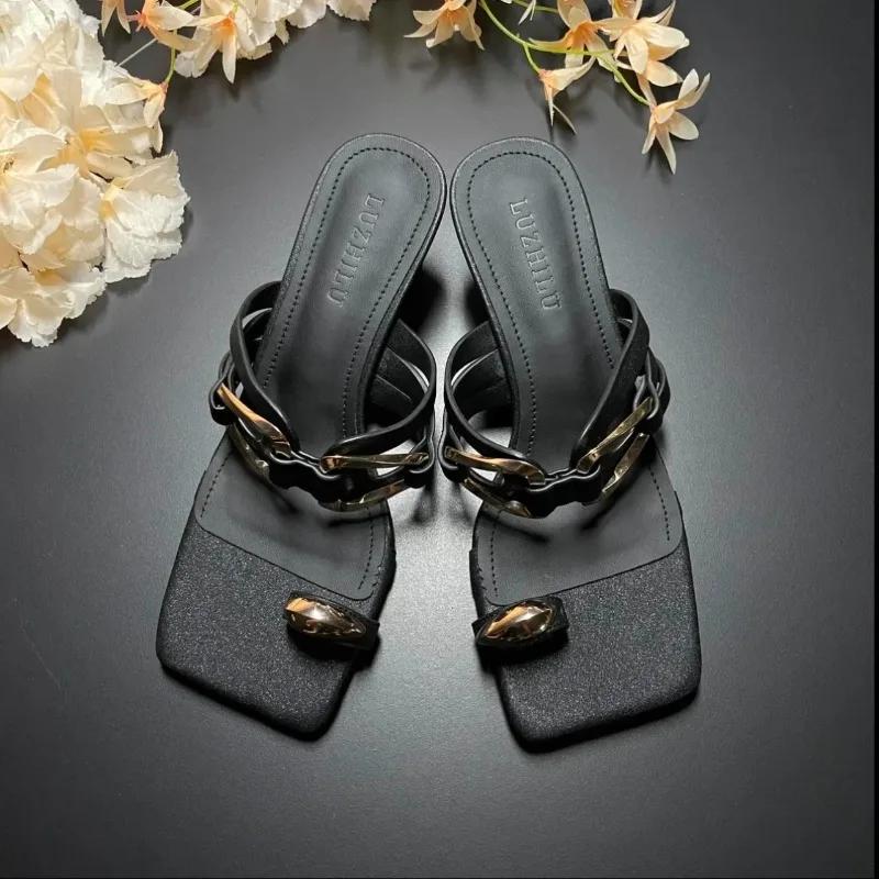 2025 Summer New Open Toe Women's Modern Slippers Square Toe Metal Decoration Med Heel Sandals Dress Thong Slippers