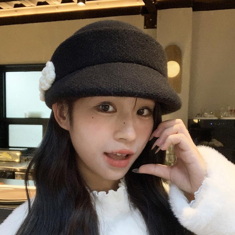 Autumn and Winter Atmosphere, Camel Wool Knitted Flowers, Equestrian Hat, Niche Face-showing Newsboy Hat, Peaked Cap