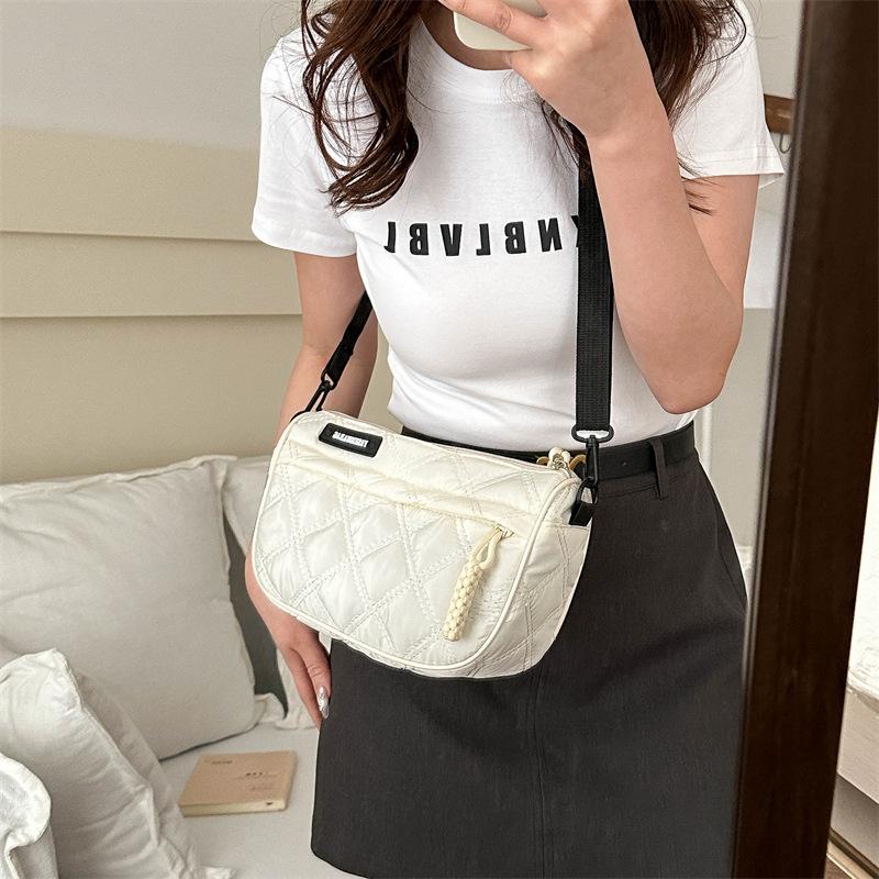 Korean Version of Diamond Embroidered Thread Large Capacity Bag for Women New Fashion One-shoulder Crossbody Bag Casual Dumpling Bag for Women