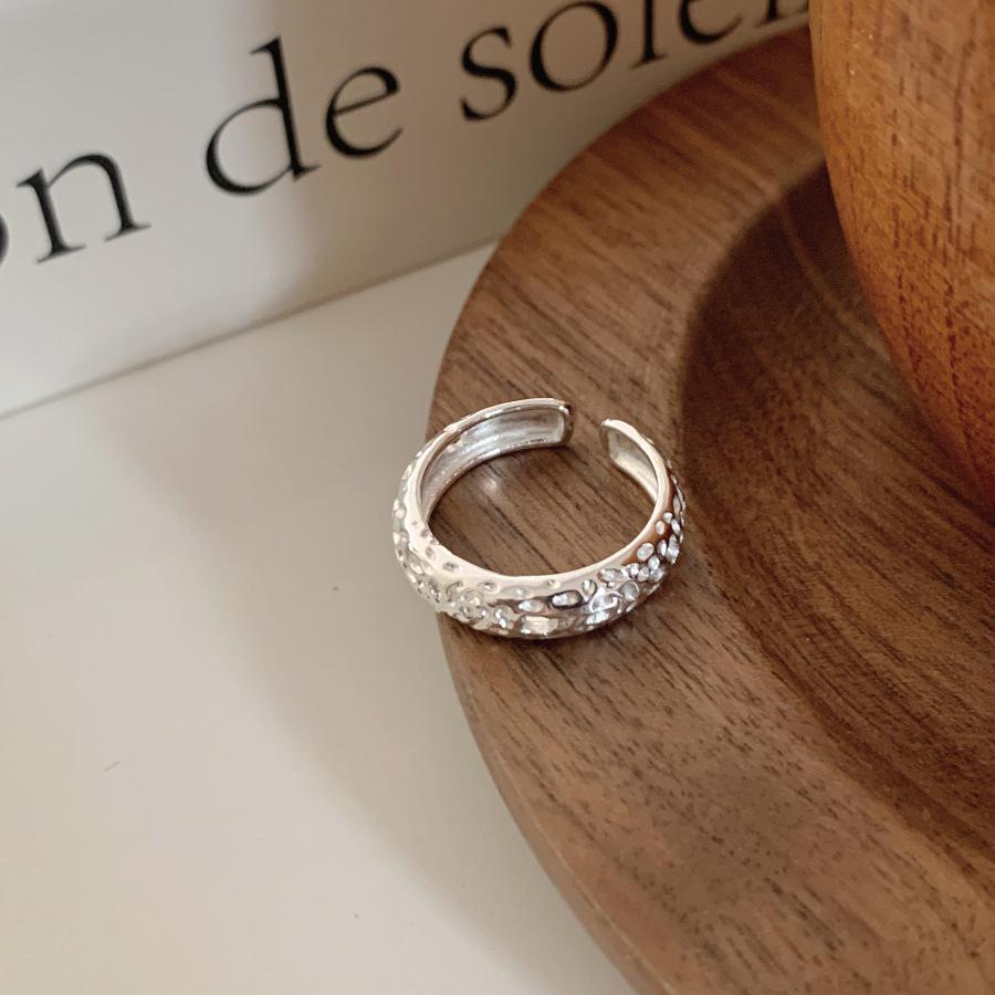 Trendy Geometric Mesh Hollow Open Adjustable Ring for Women – Exquisite Creative Lava Texture Index Finger Ring Open Adjustable