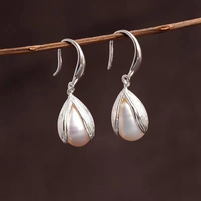 Pearl Bud Ear Hooks: Women's Luxury Retro-style Earrings with a Niche Design
