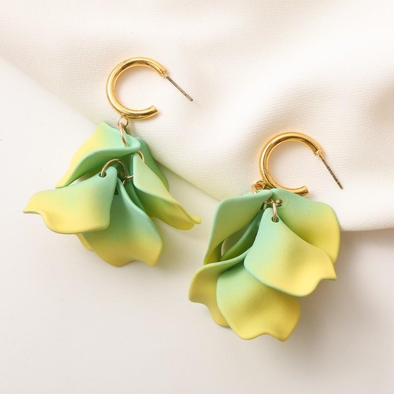 

Pinkdudu Fashion Rose Flower Petal Drop Earrings Resin Gradient Color Flower Earrings Women Jewelry PD2384 зелёный