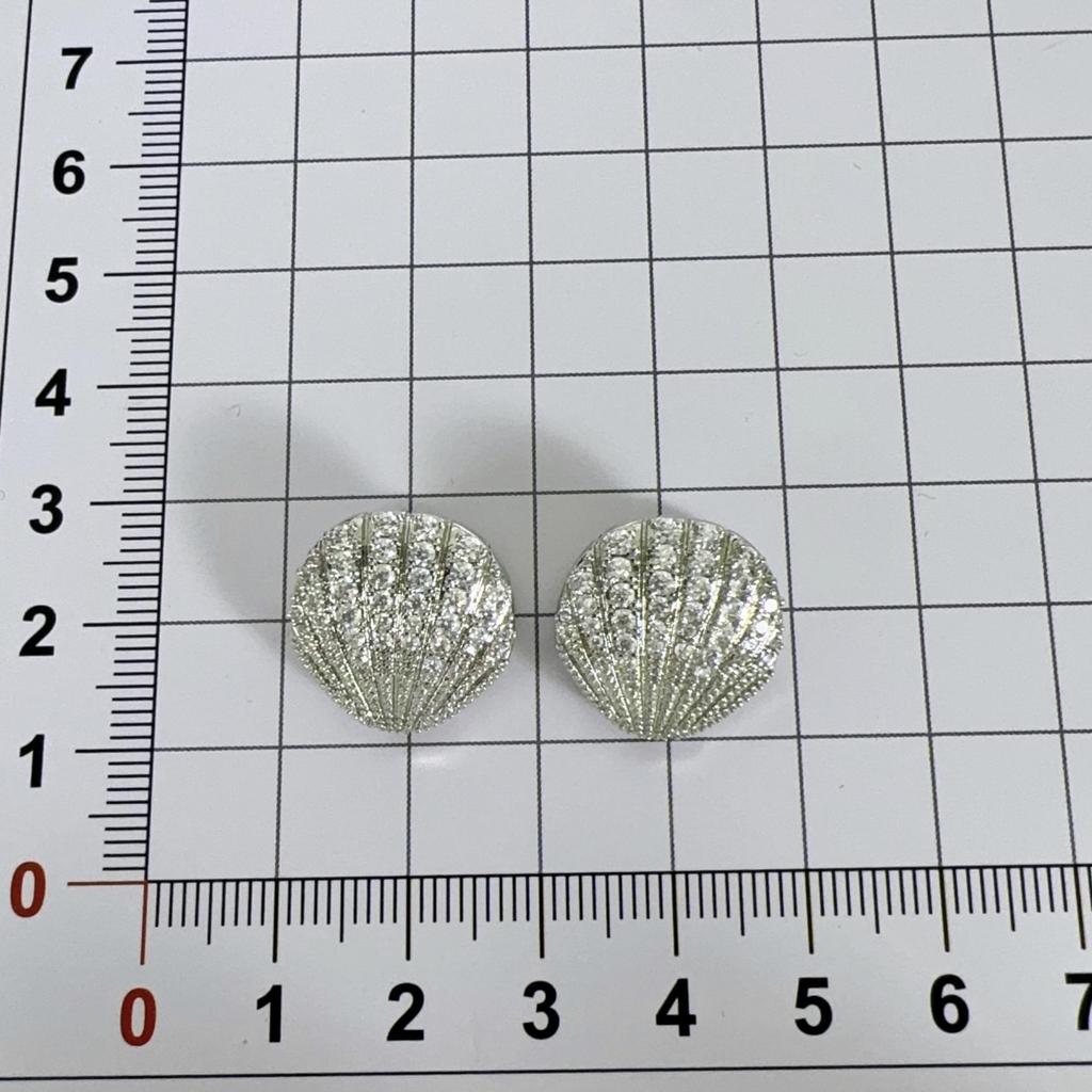Exquisite Diamond Shell Glossy Earrings: Luxury Fashion Statement for Women
