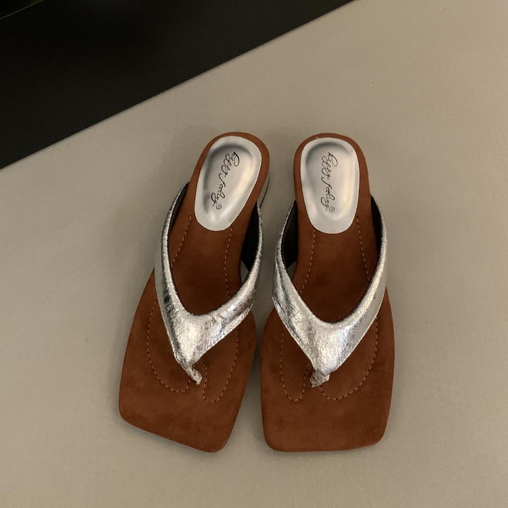 Moda Bailamos 2025 Lato Damskie Klapki Moda Wąski Pasek Damskie Kwadratowy Obcas Zewnętrzne Sandały do Sukienki Eleganckie Klapki Plażowe